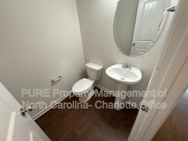 Building Photo - 613 Oak Forest Lane