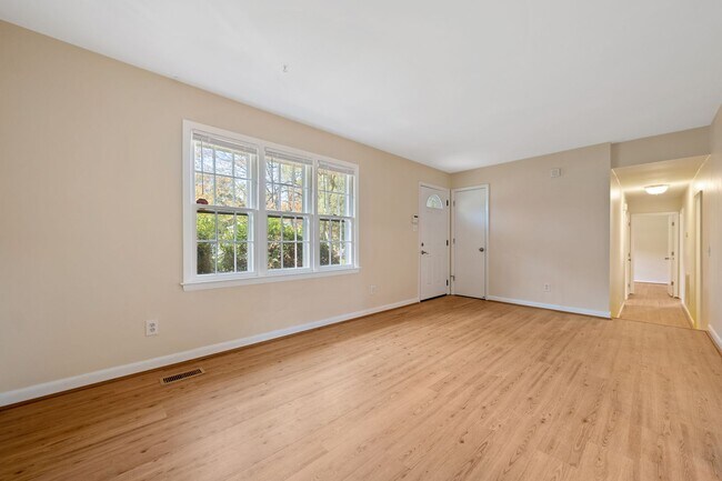 Building Photo - Charming 4 Bedroom, 2 Bath Home in Great Garner Location Available NOW