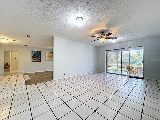 Building Photo - 1601 Riverhills Dr