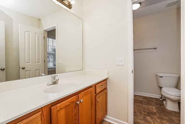 Building Photo - 2496 Oak Hill Dr