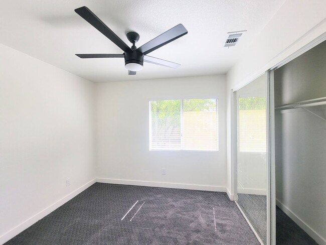 Building Photo - Gorgeous Paloma Del Sol Home - Newer paint...
