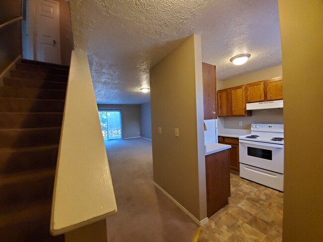 Building Photo - 4 bedroom, 2 bathroom duplex.