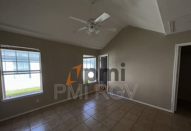 Building Photo - 515 La Mancha Dr