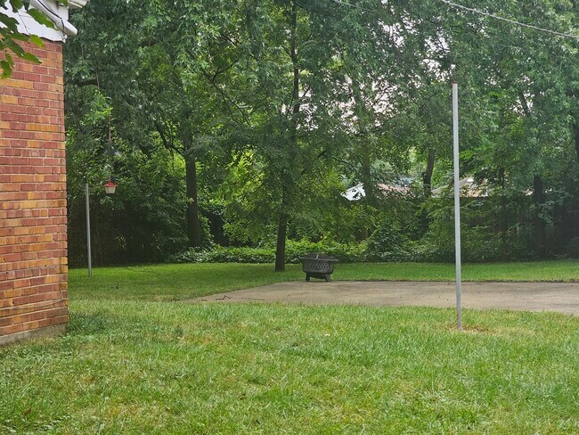 Building Photo - 717 E Hawley St