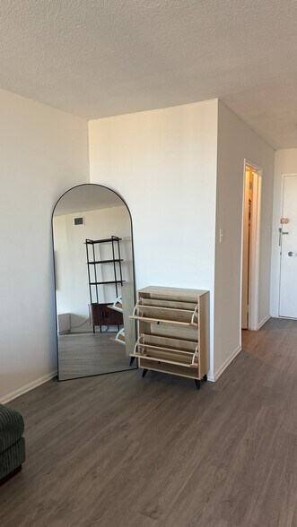 Building Photo - 4600 S Four Mile Run Dr