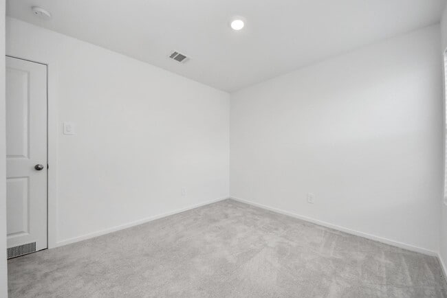 Building Photo - 248 Hazy Pnes Ln