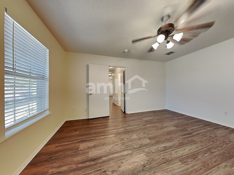 Building Photo - 1699 Wildrose Dr