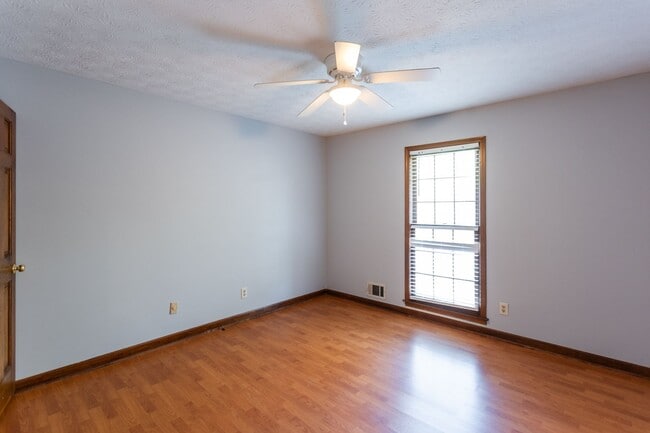 Building Photo - 3301 Sams Way SE