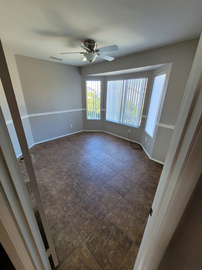 Building Photo - Two story 4/3 for rent in NE Phoenix