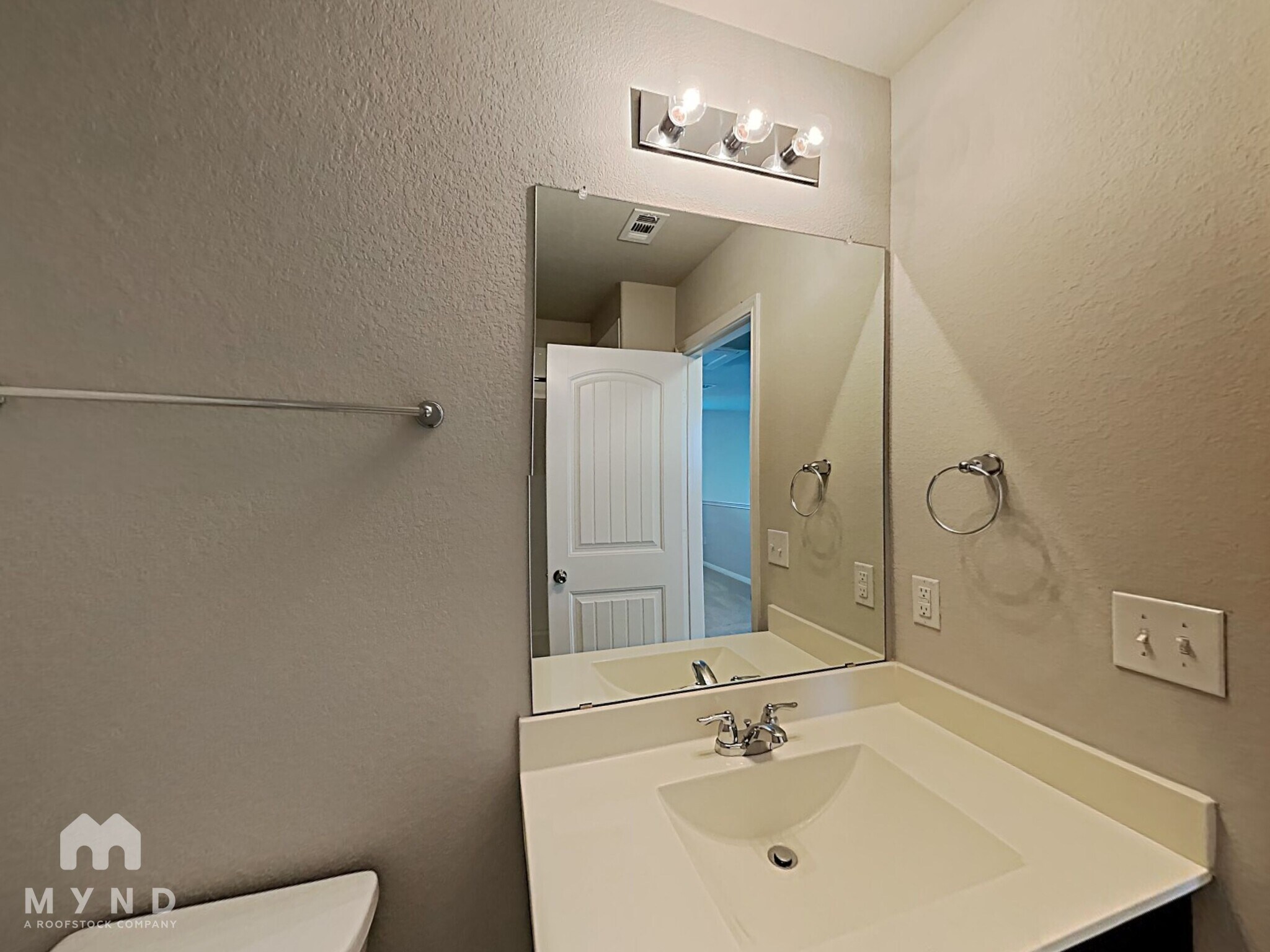 Building Photo - 1129 La Conterra Blvd