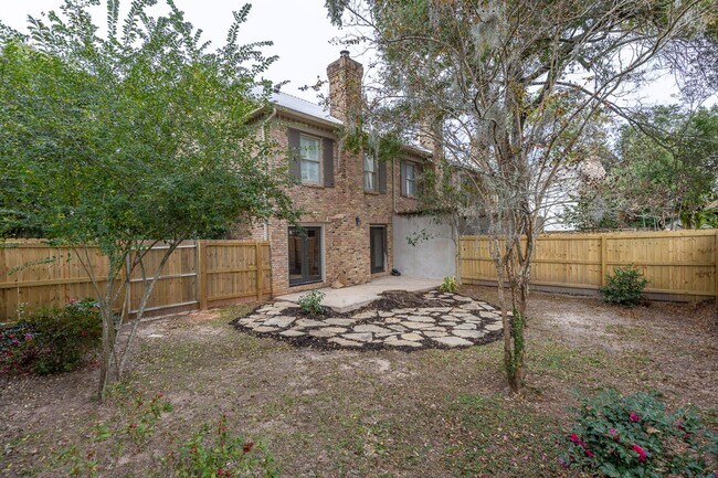 Building Photo - Two bedroom two and a half bath across from Mobile Bay!