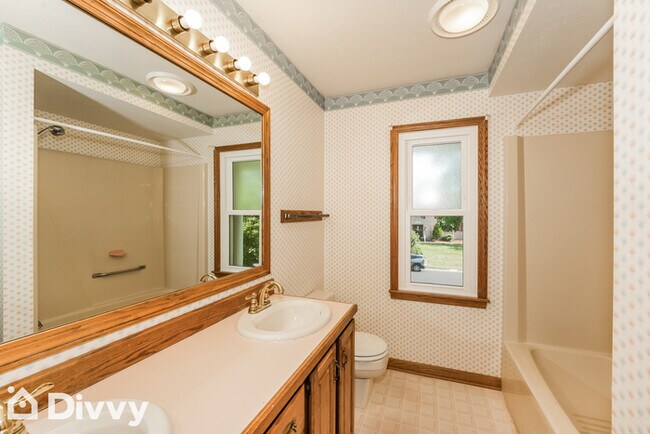 Building Photo - 6817 Salerno St NW