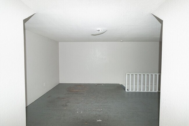 Building Photo - 1407 E Walnut St