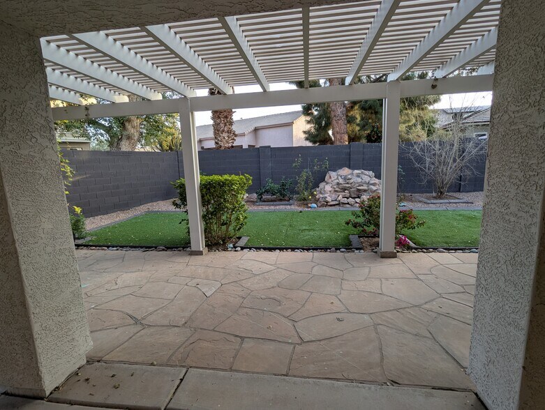 Building Photo - 267 E Smoke Tree Rd