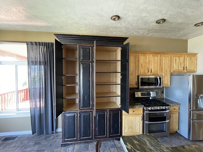 Building Photo - 561 Rocky Knoll Ln