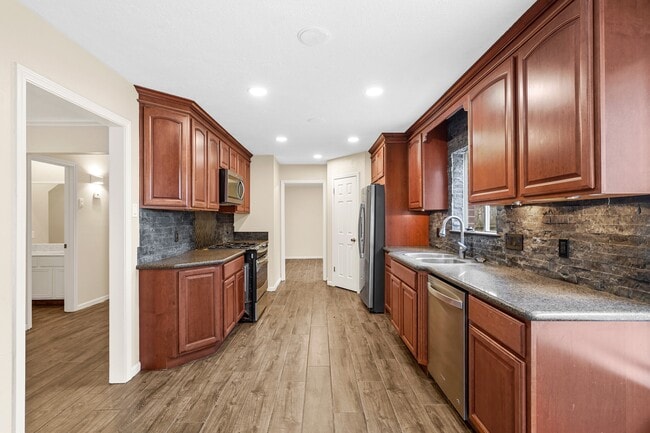 Building Photo - 2602 Cloverfield Ct