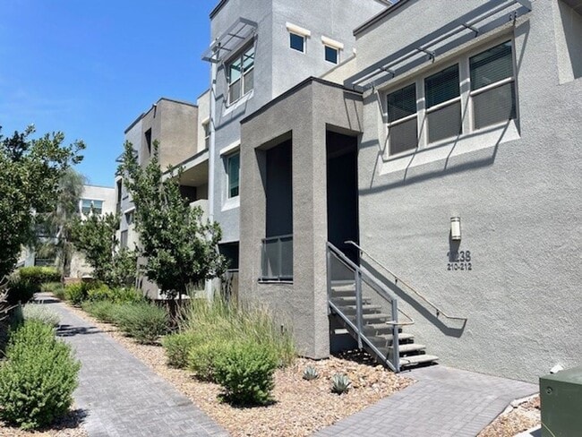 Building Photo - Beautiful Fully Furnished Condo in Affinit...