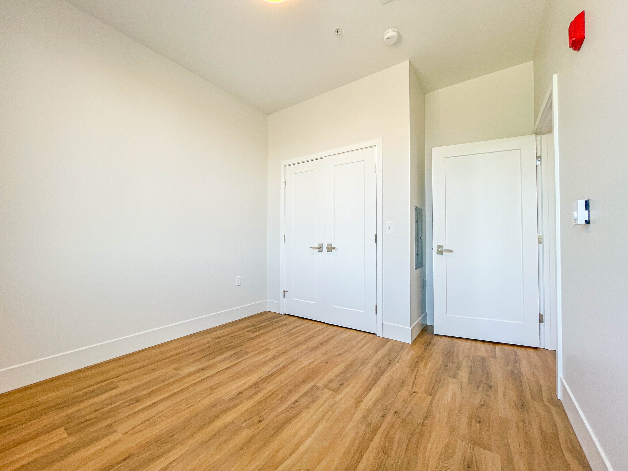 Building Photo - 5 India St