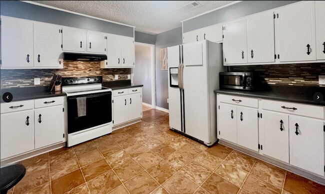 Building Photo - 308 Holly Cove