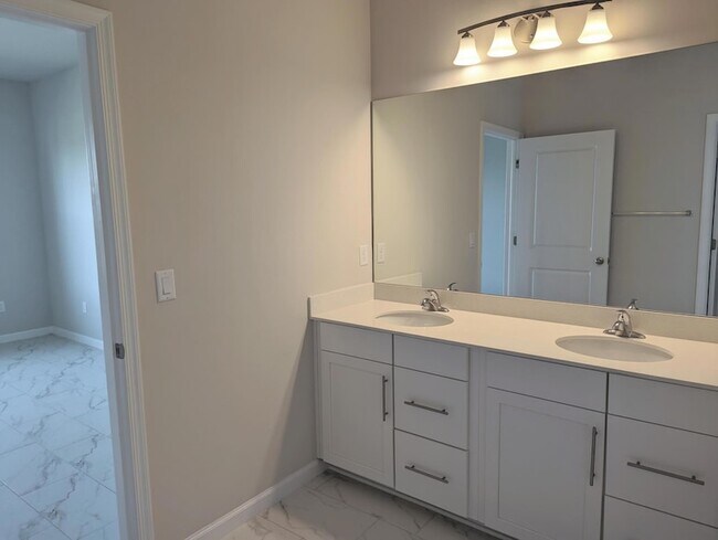 Building Photo - 10597 SW Vasari Way