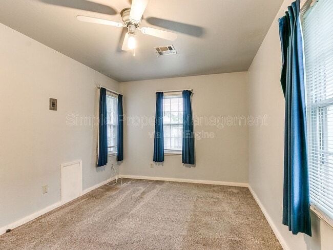 Building Photo - 810 N Marshall Dr