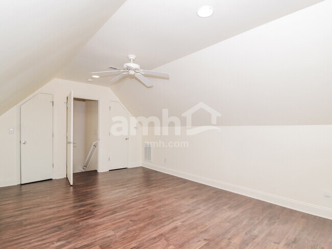 Building Photo - 2626 Bow Hunter Dr