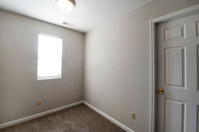 Building Photo - 4939 Heritage Heights Cir