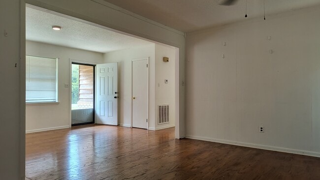 Building Photo - 1205 Ruby Dr