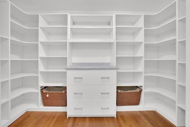 Building Photo - 505 River Valley Rd NW