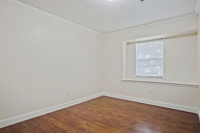 Building Photo - 625 Hawthorne Pl