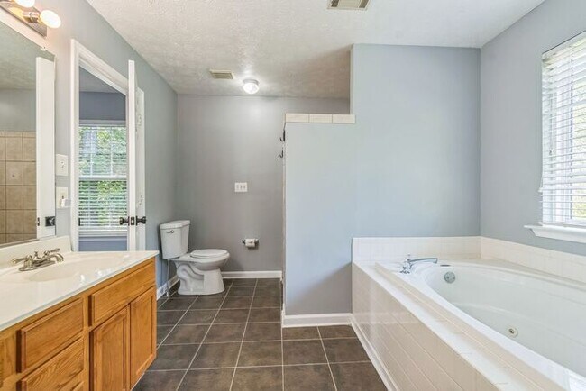 Building Photo - 11450 Acton Ln