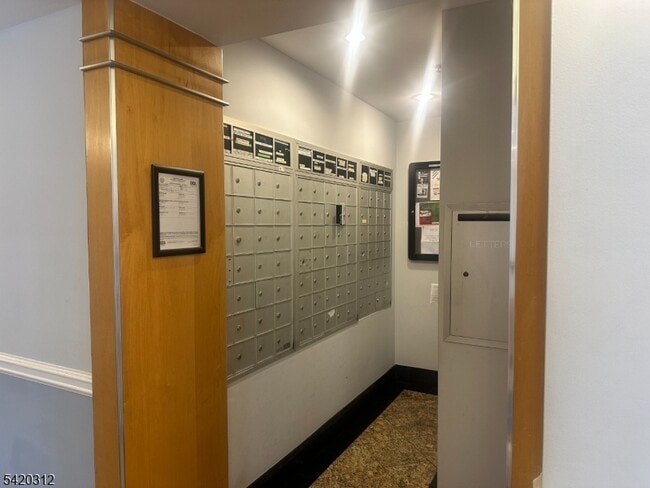 Building Photo - 70 S Munn Ave