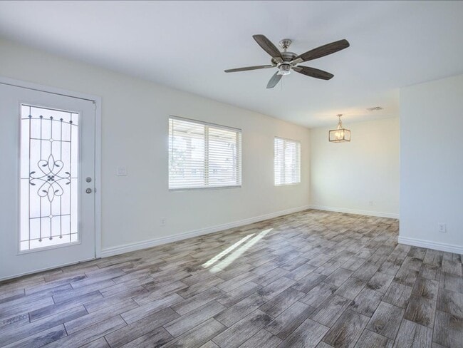 Building Photo - Modern Living!  3 bedroom, 2 Bath!    Mother-in-Law Suite In Back for Rent as well!
