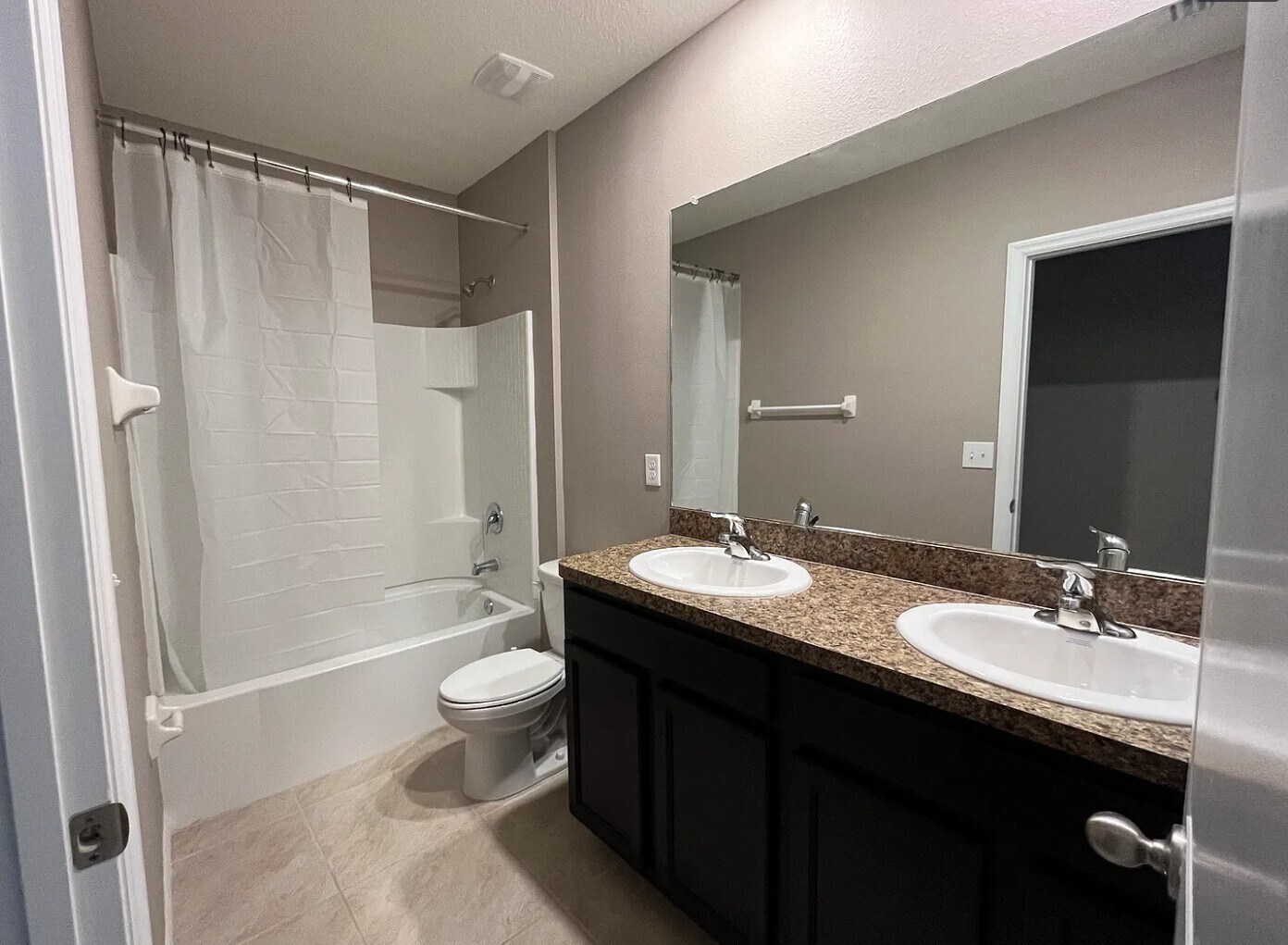 Building Photo - 17055 Oval Rum Dr