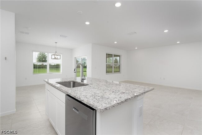 Building Photo - 42380 Cascade Dr