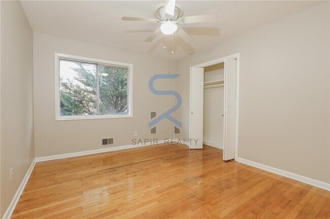 Building Photo - 507 Menefee St