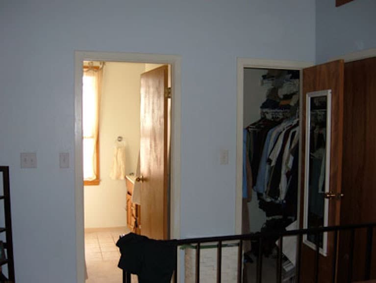 Bathroom/ Walk IN closet - 813 S Rose St