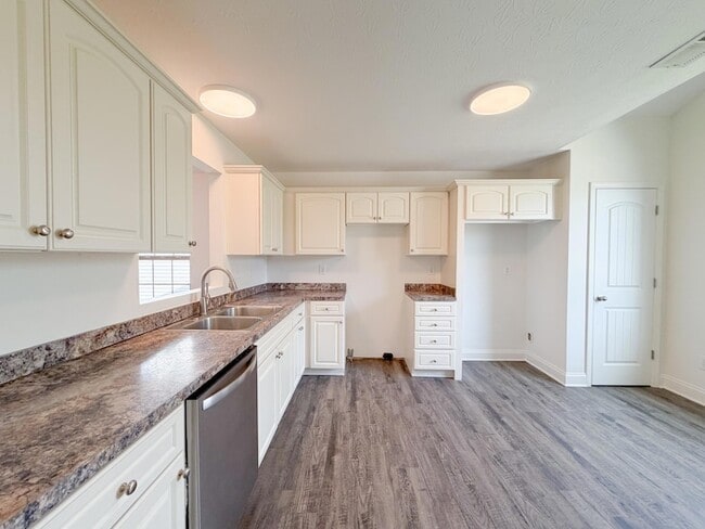 Building Photo - 1240 Orchard Dr