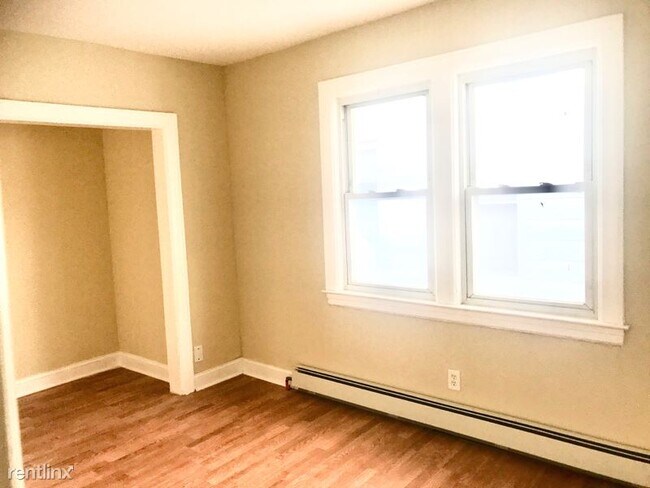 Building Photo - 3 br, 1 bath Townhome - 172 Isabella Ave
