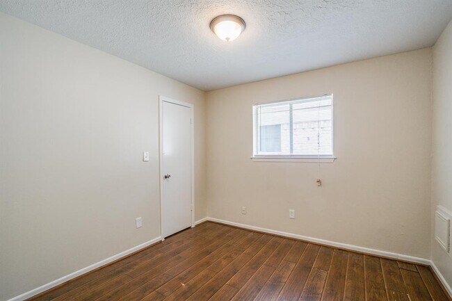 Building Photo - 23403 Canyon Lake Dr