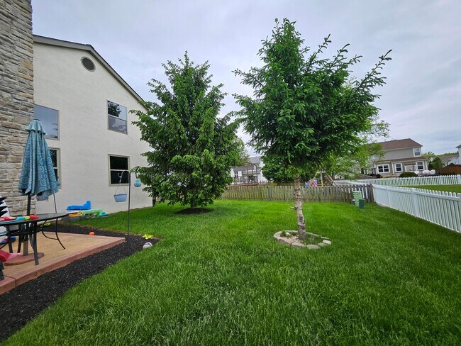 Building Photo - 1639 Royal Oak Dr