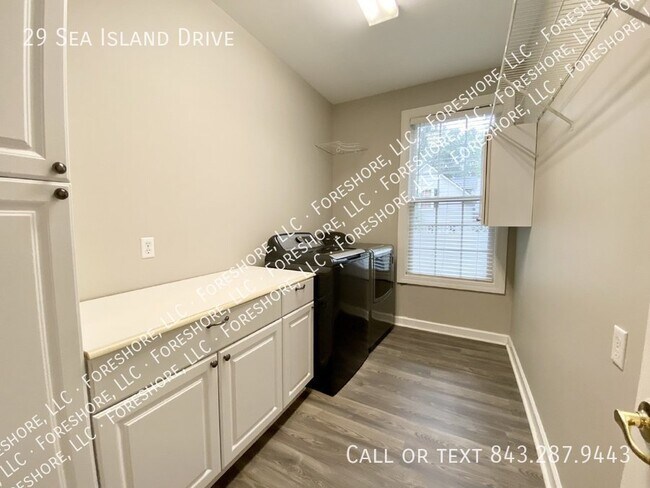 Building Photo - 4-Bedroom Home with Loft and Office for Re...