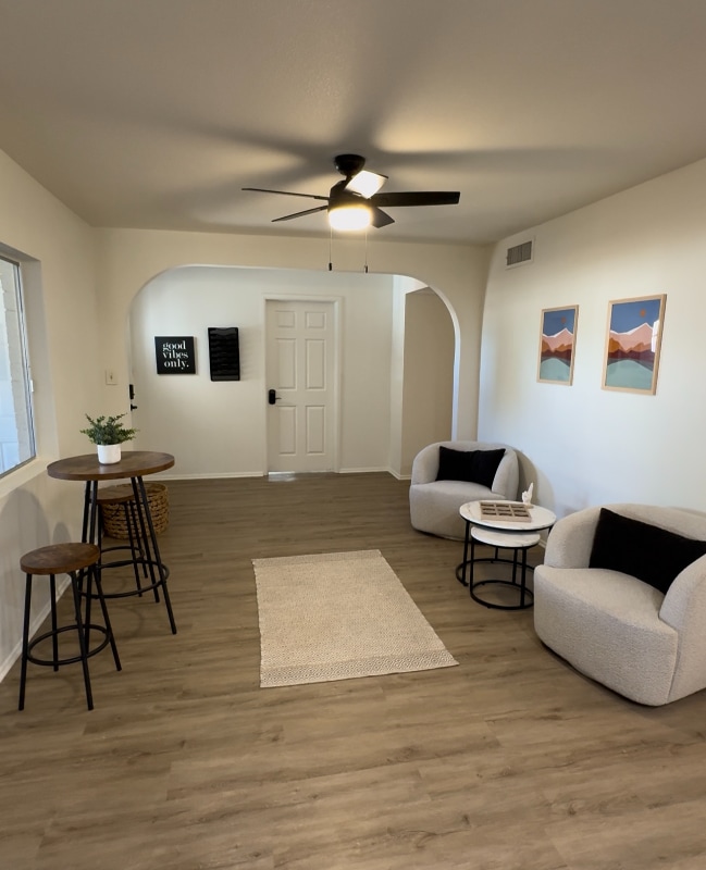 Building Photo - 2222 W Morningside Dr