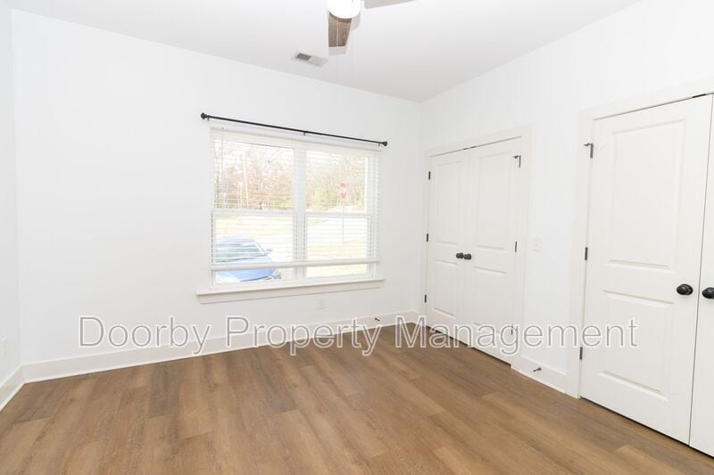 Building Photo - 3016 N Chamberlain Ave