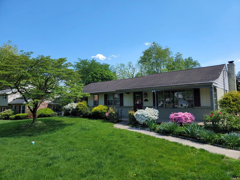 Primary Photo - 1404 Carlton Dr