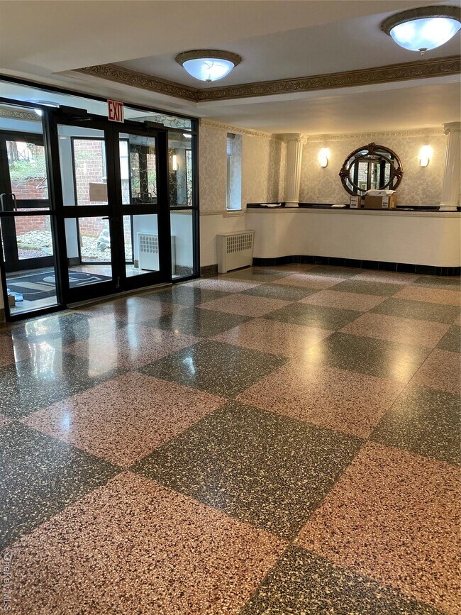 Building Photo - 50 S Middle Neck Rd