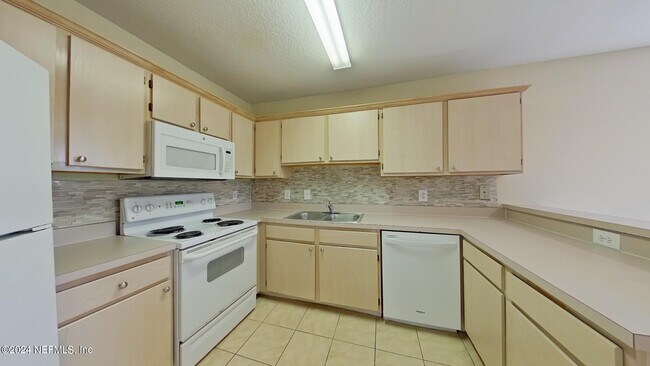 Building Photo - 1701 The Greens Way