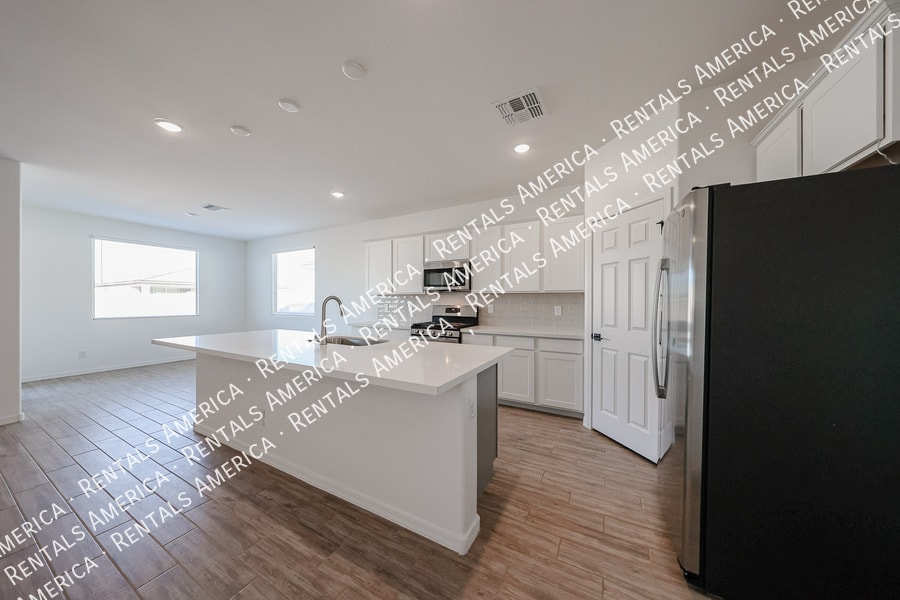 Building Photo - 5528 W McNeil St