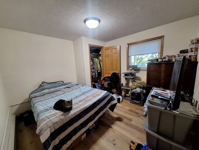Building Photo - Spacious 2 Bedroom - AVAILABLE SEPTEMBER!