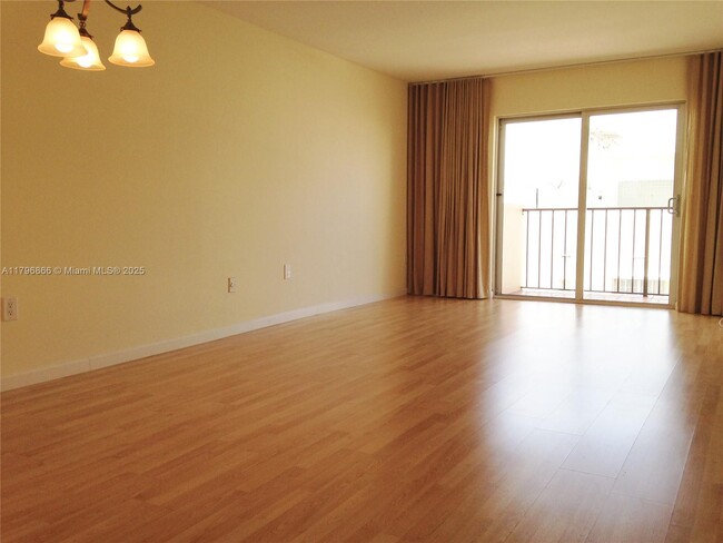 Building Photo - 1150 Collins Ave